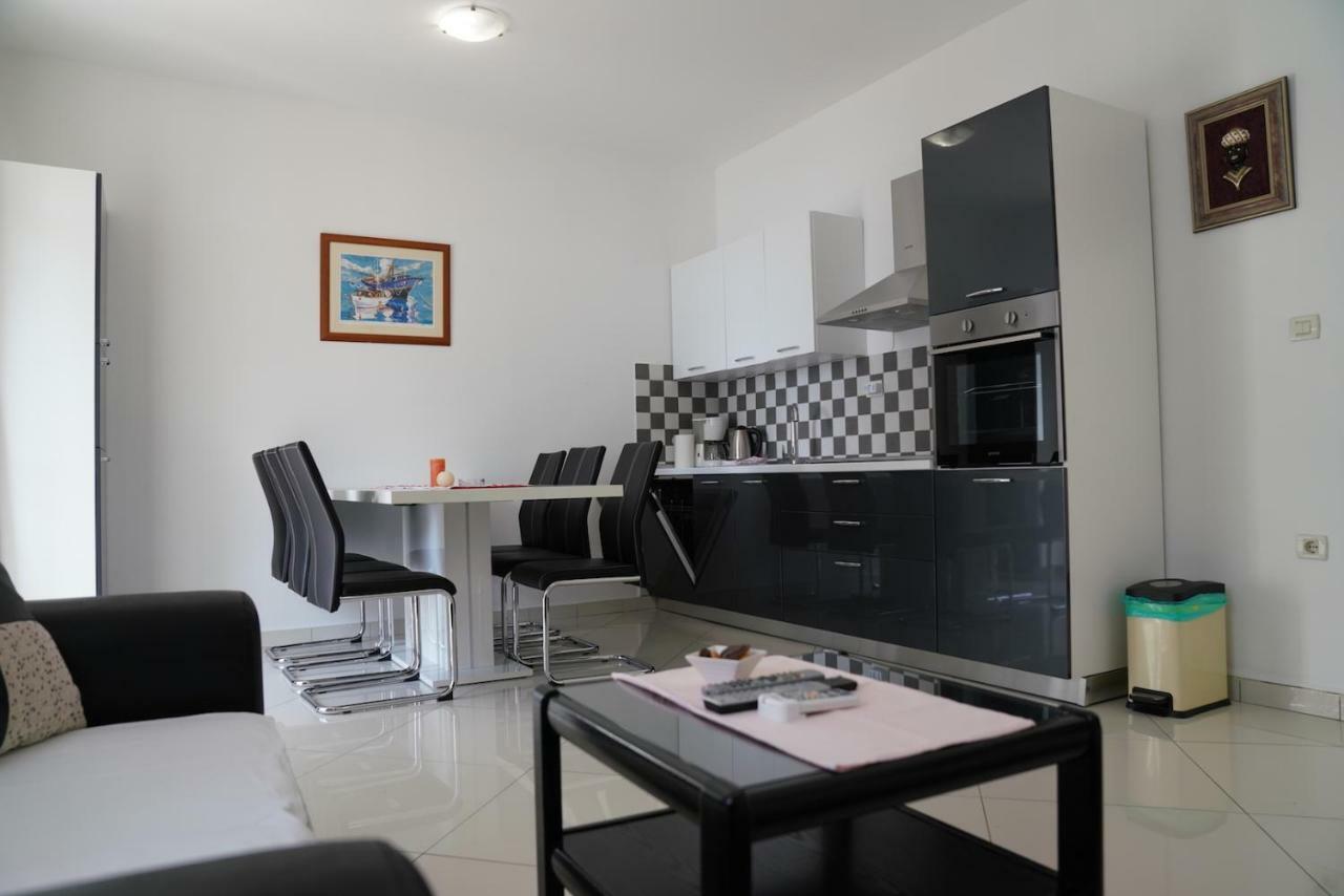 Sesar Apartments Krk - No. 2 Vinko Krk Town Exterior foto